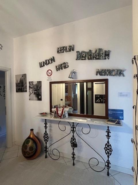 Appartamento Incantevole A Parma Bagian luar foto